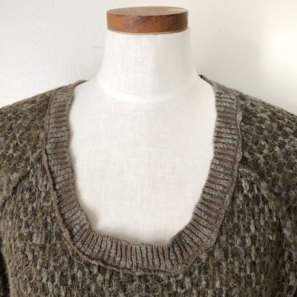 Free People Green Boucle High Low Hem sweater Medium preowned - Picture 2 of 6